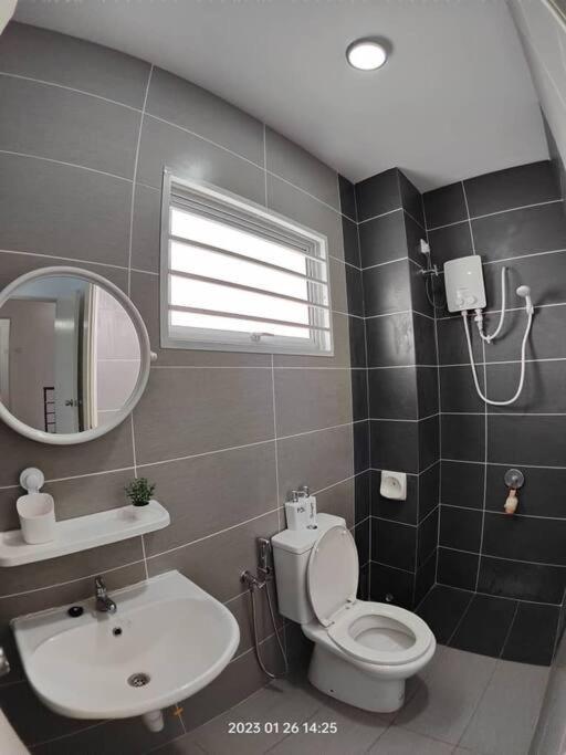 Prima Guest House - Puncak Alam Homestay Mus-Lim Friendly Bandar Puncak Alam المظهر الخارجي الصورة